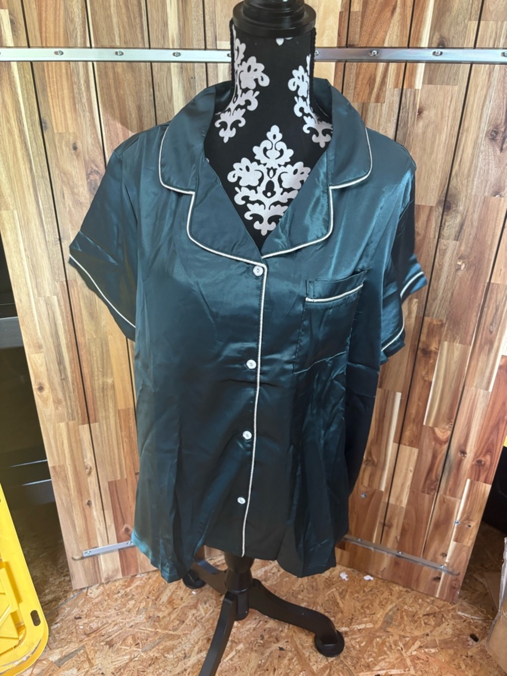 Unbranded Short Sleeve Pajama Top and Bottom Set with Contrast Piping - Green